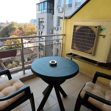 Apartment 8 8 *